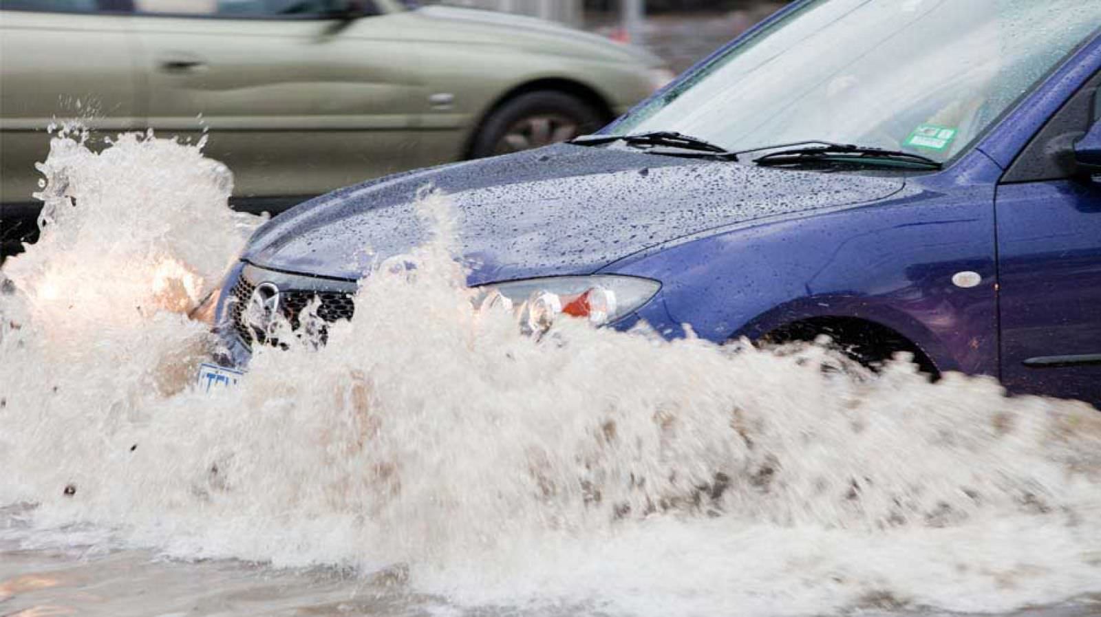 Signs to identify a car that has been flooded for a long time