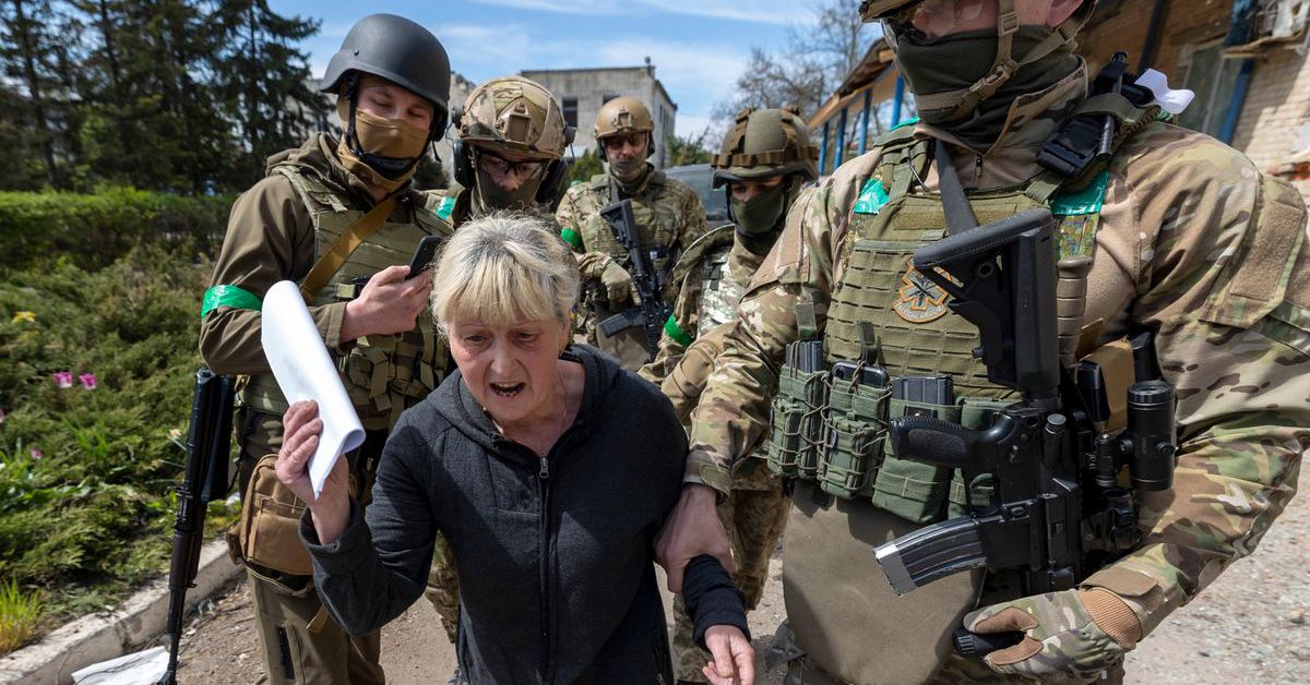 Ukrainian special forces aggressively hunted down “traitors” across the country, arresting a woman “indicating”