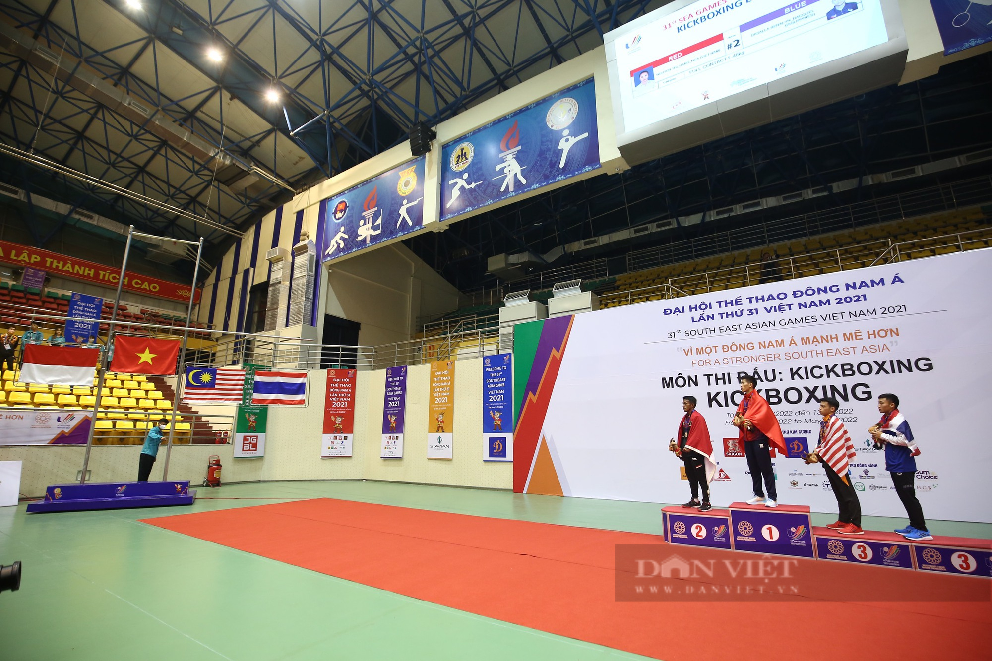Clip: Huỳnh Anh Tuấn nói gì sau khi tiếp tục bảo vệ chức vô địch Kickboxing tại SEA games 31 - Ảnh 6.