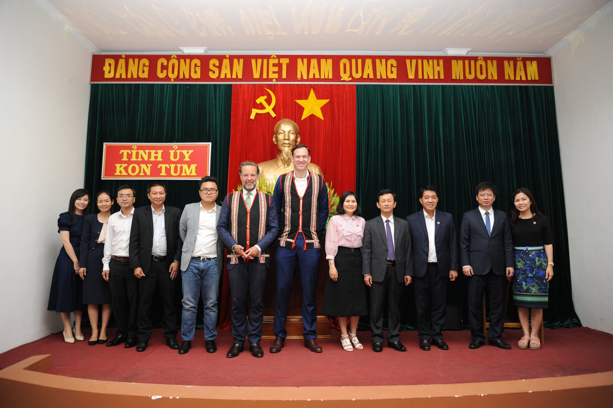 Chủ tịch tỉnh Kon Tum đề nghị Tập đoàn De Heus, Hùng Nhơn sớm triển khai dự án nông nghiệp công nghệ cao - Ảnh 1.