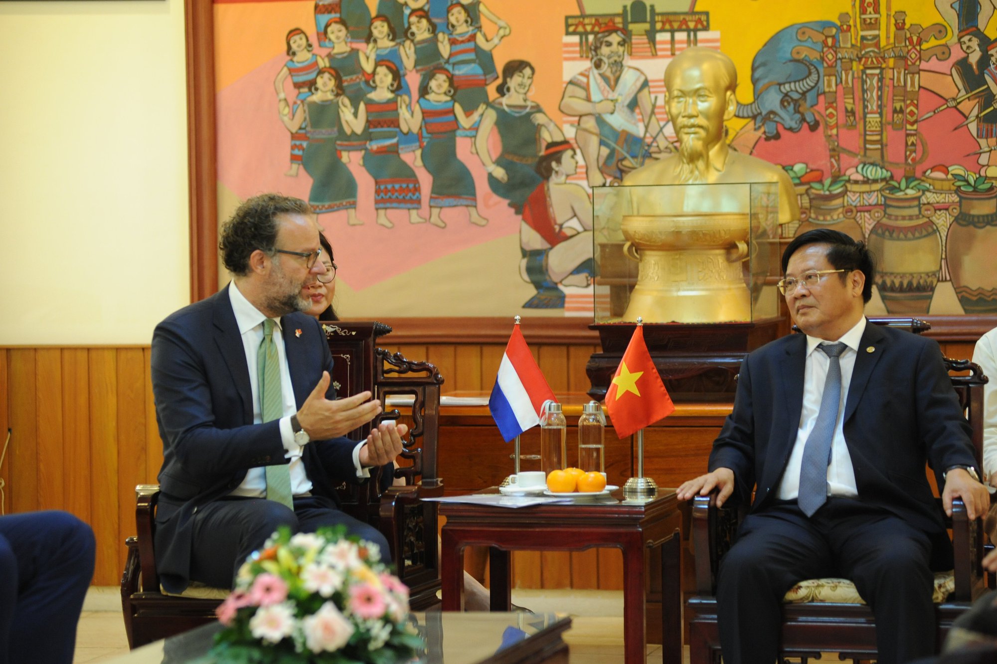 Chủ tịch tỉnh Kon Tum đề nghị Tập đoàn De Heus, Hùng Nhơn sớm triển khai dự án nông nghiệp công nghệ cao - Ảnh 2.