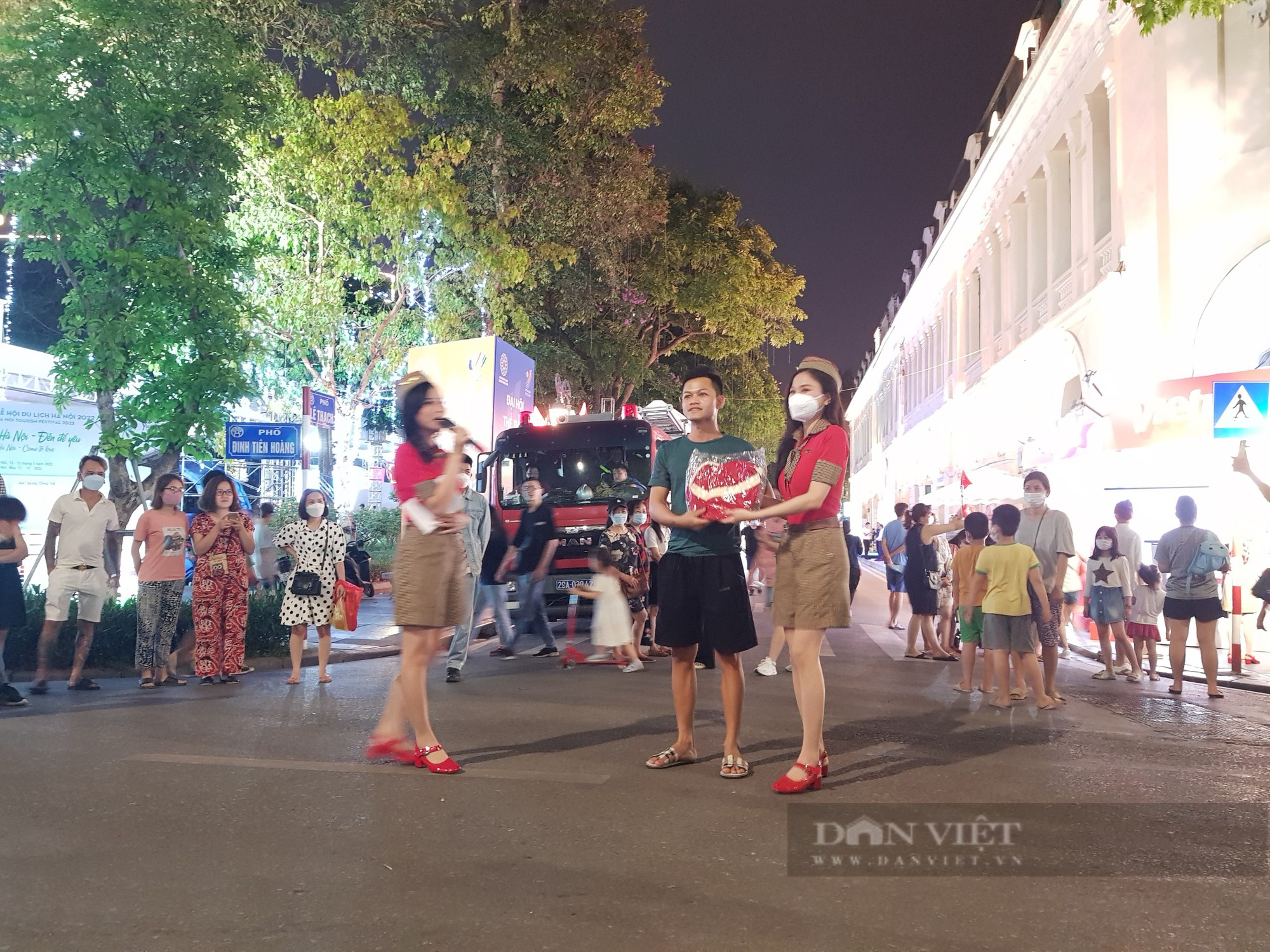 Lễ hội “Hà Nội – Đến để yêu” hấp dẫn hàng vạn du khách dịp SEA Games 31 - Ảnh 4.