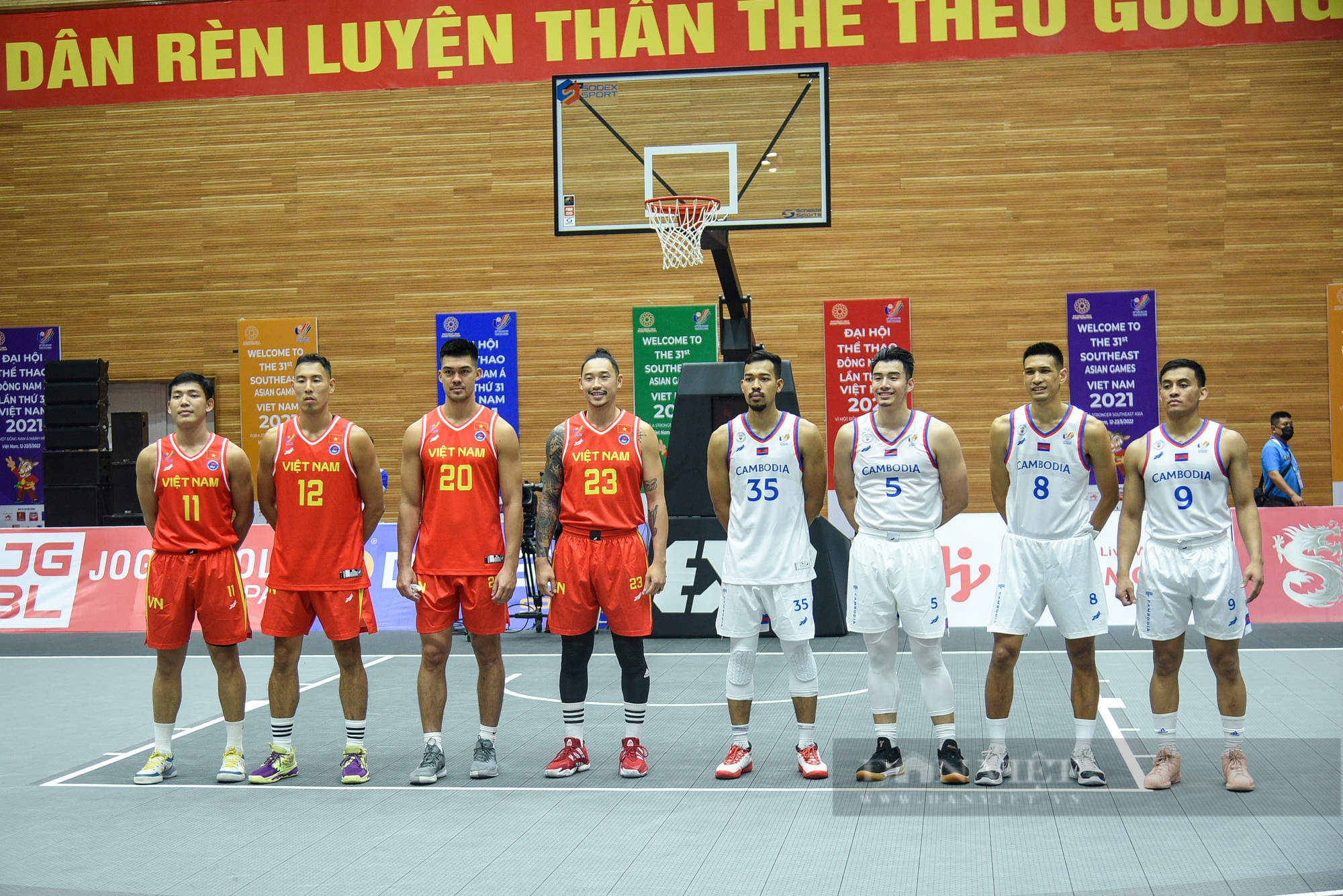 Đội tuyển nam Việt Nam giành chiến thắng trong trận đầu khởi tranh môn bóng rổ - Ảnh 2.