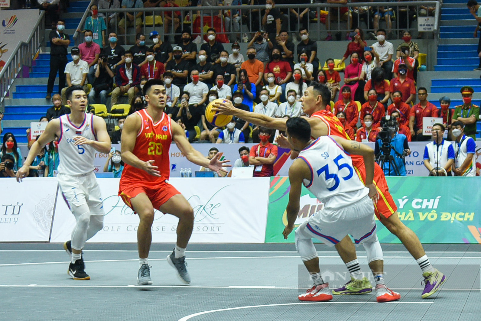 Đội tuyển nam Việt Nam giành chiến thắng trong trận đầu khởi tranh môn bóng rổ - Ảnh 5.