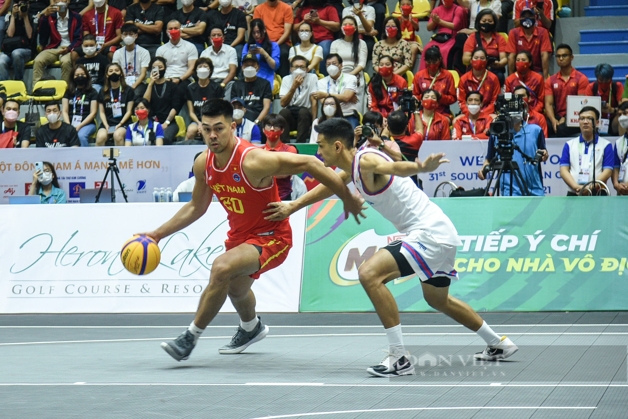 Đội tuyển nam Việt Nam giành chiến thắng trong trận đầu khởi tranh môn bóng rổ - Ảnh 4.