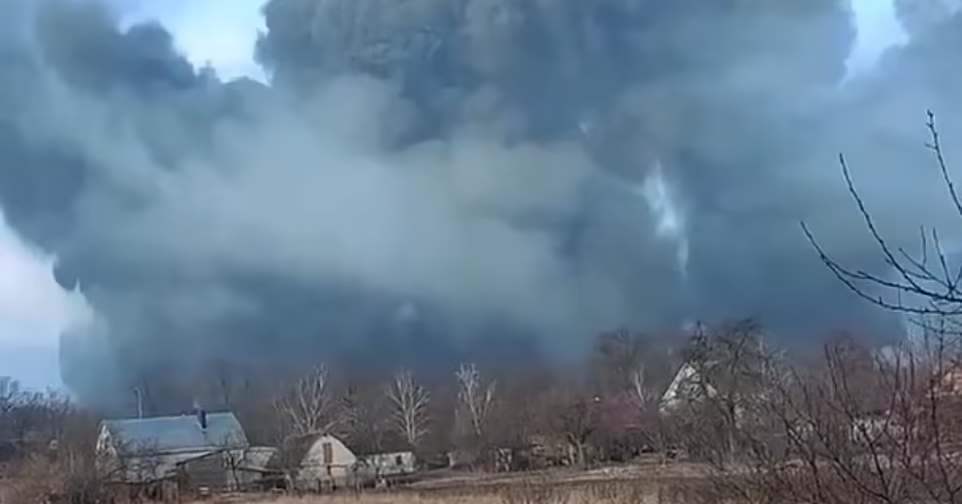 Video of Ukrainian marines bombing a Russian command base