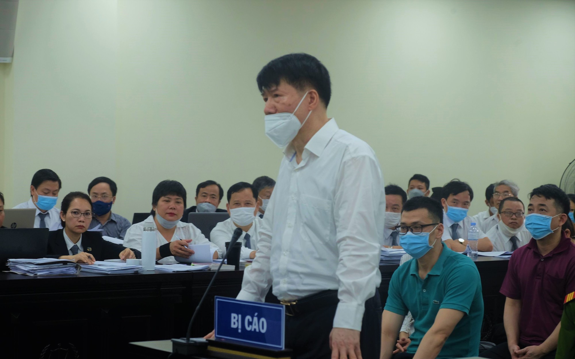 Xét xử vụ cựu Thứ trưởng Trương Quốc Cường: Còn kẻ bán thuốc giả vẫn trốn nã