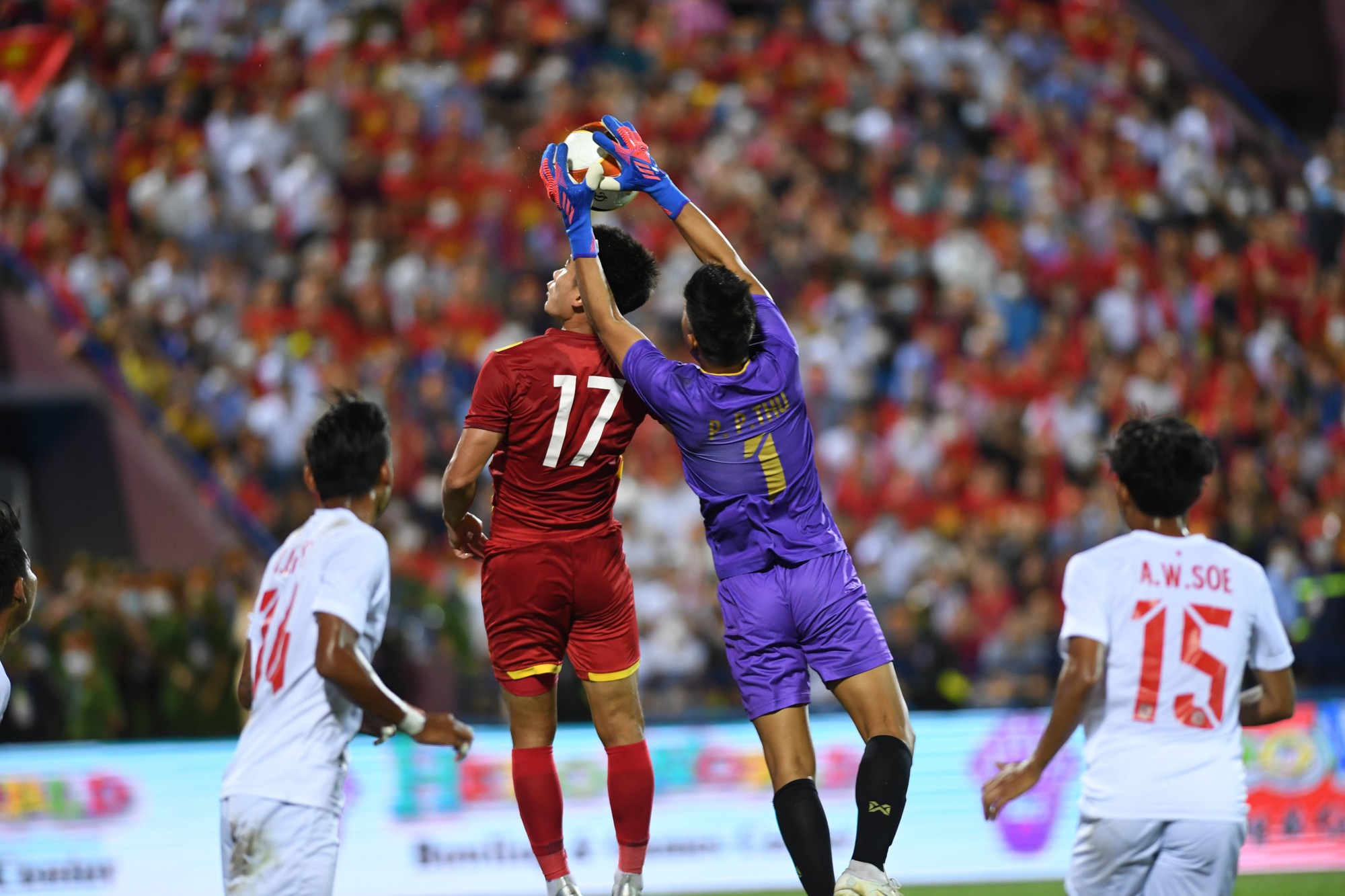 U23 Việt Nam lạc nhịp và pha tỏa sáng đúng lúc của Hùng Dũng trước U23 Myanmar - Ảnh 3.
