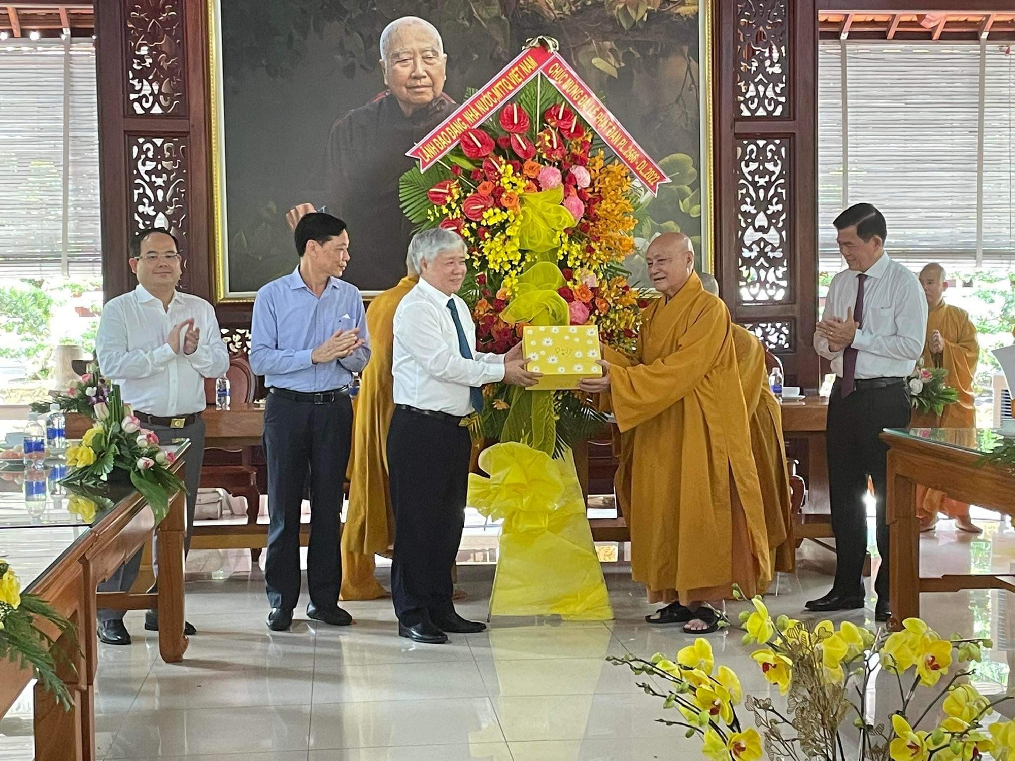 Chủ tịch Ủy ban Trung ương Mặt trận Tổ quốc Việt Nam thăm, chúc mừng Đại lễ Phật đản tại Đồng Nai - Ảnh 1.