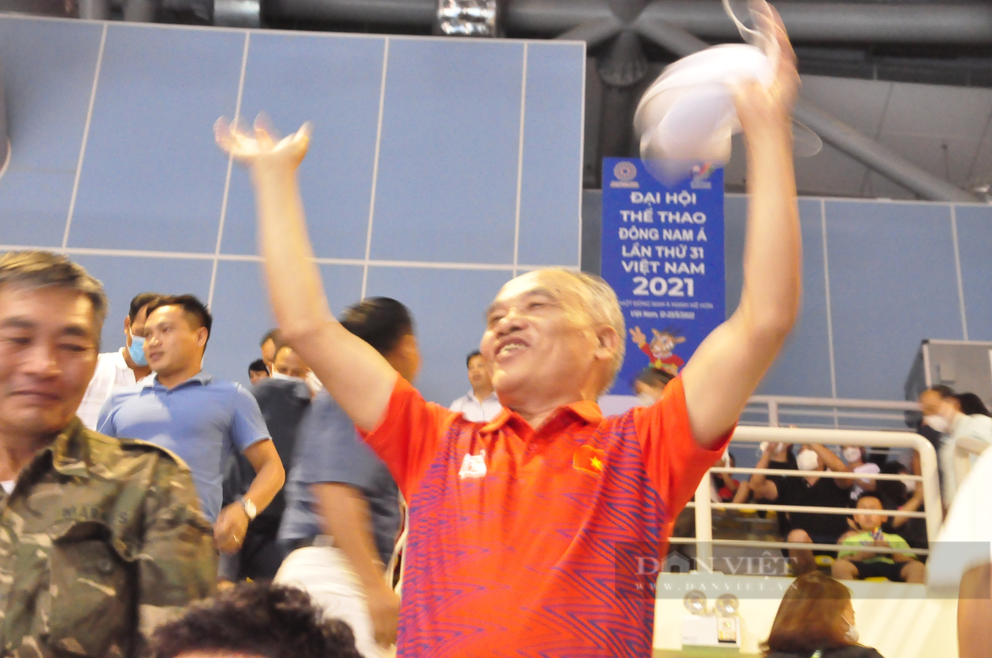 Vietnamese men's volleyball won the opening match, the fans watched attentively - Photo 7.