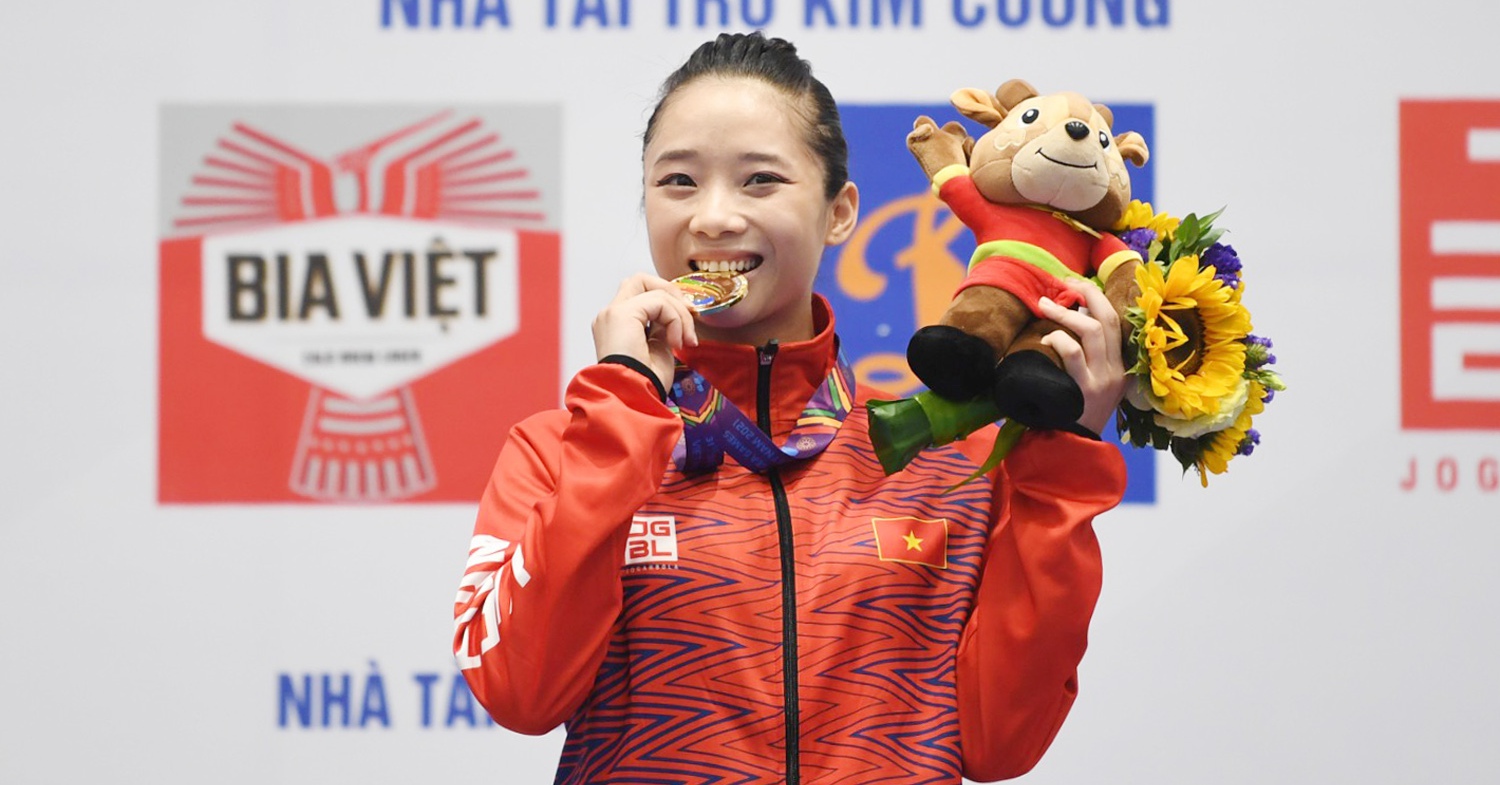 Miss Duong Thuy Vi won a double gold medal at the 31st SEA Games