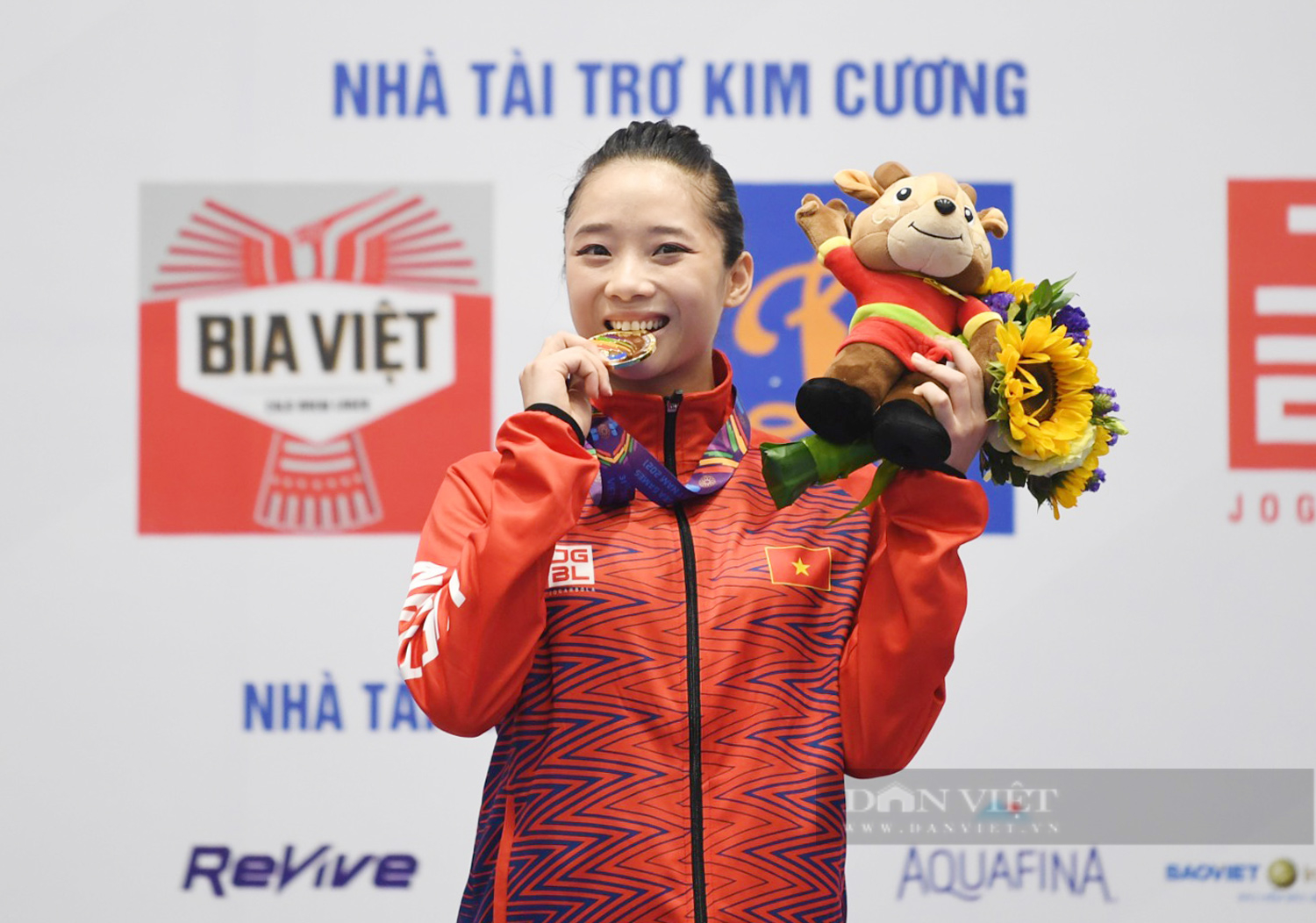 Miss Duong Thuy Vi won a double gold medal at the 31st SEA Games - Photo 1.