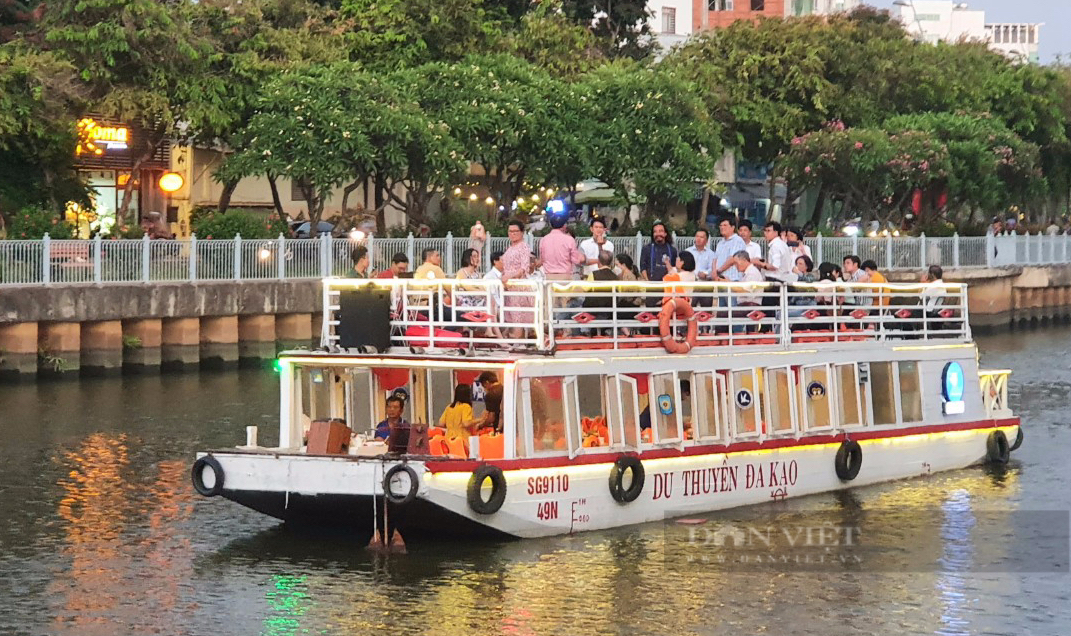 Saigon people hunt for discounted tours, ready to go on a summer vacation - Photo 4.