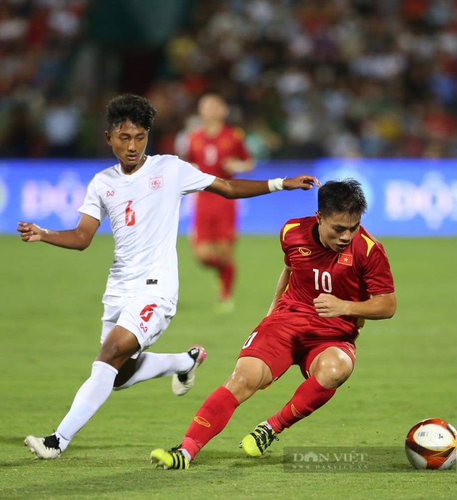 HLV Park Hang-seo ăn mừng cùng U23 Việt Nam sau chiến thắng Myanmar - Ảnh 6.