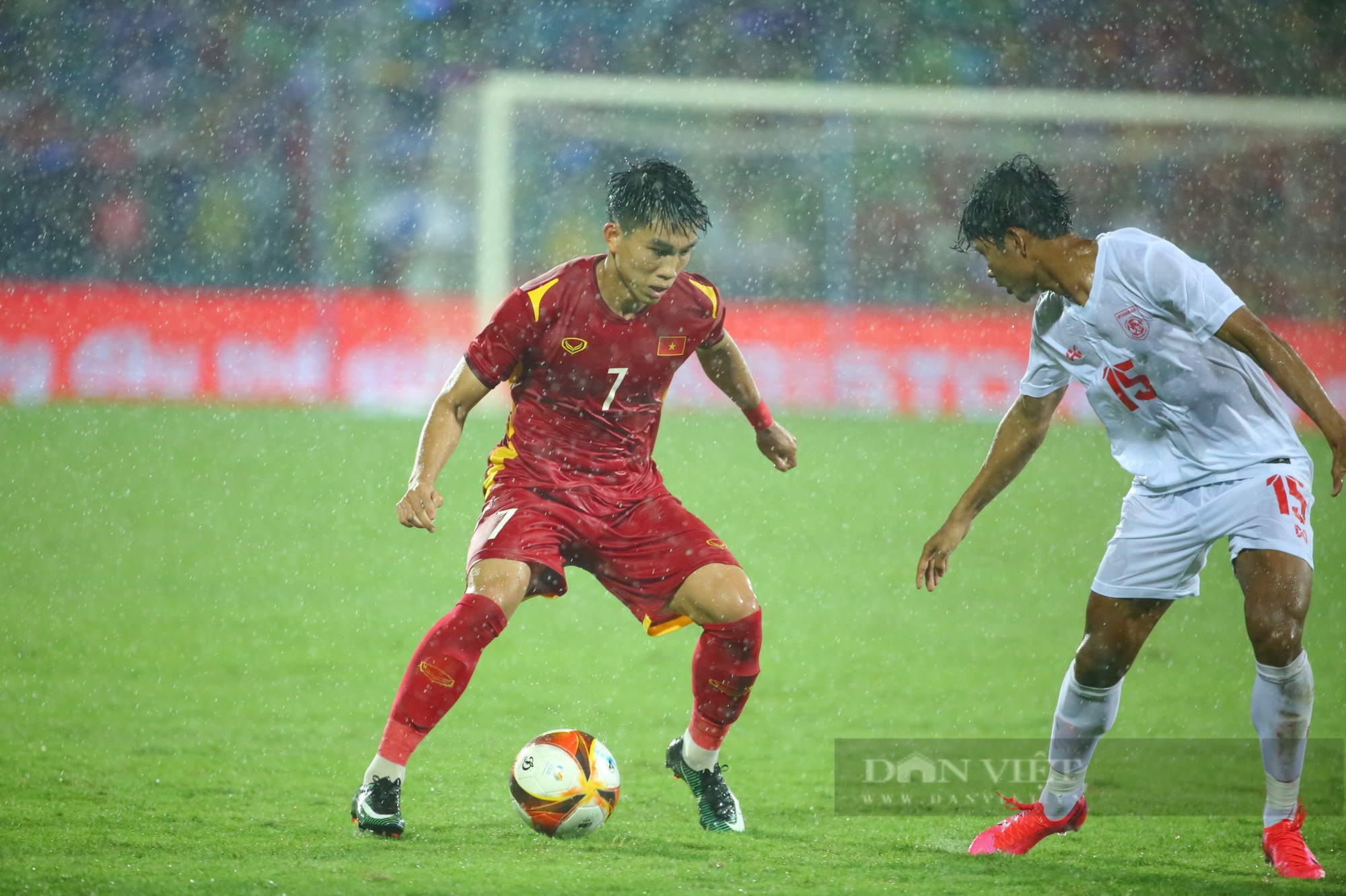 HLV Park Hang-seo ăn mừng cùng U23 Việt Nam sau chiến thắng Myanmar - Ảnh 7.