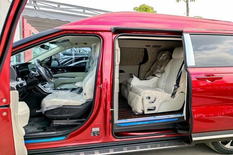 Khách mua Kia Carnival Royal cần đặt cọc 300 triệu đồng, chờ tới nửa năm - Ảnh 2.