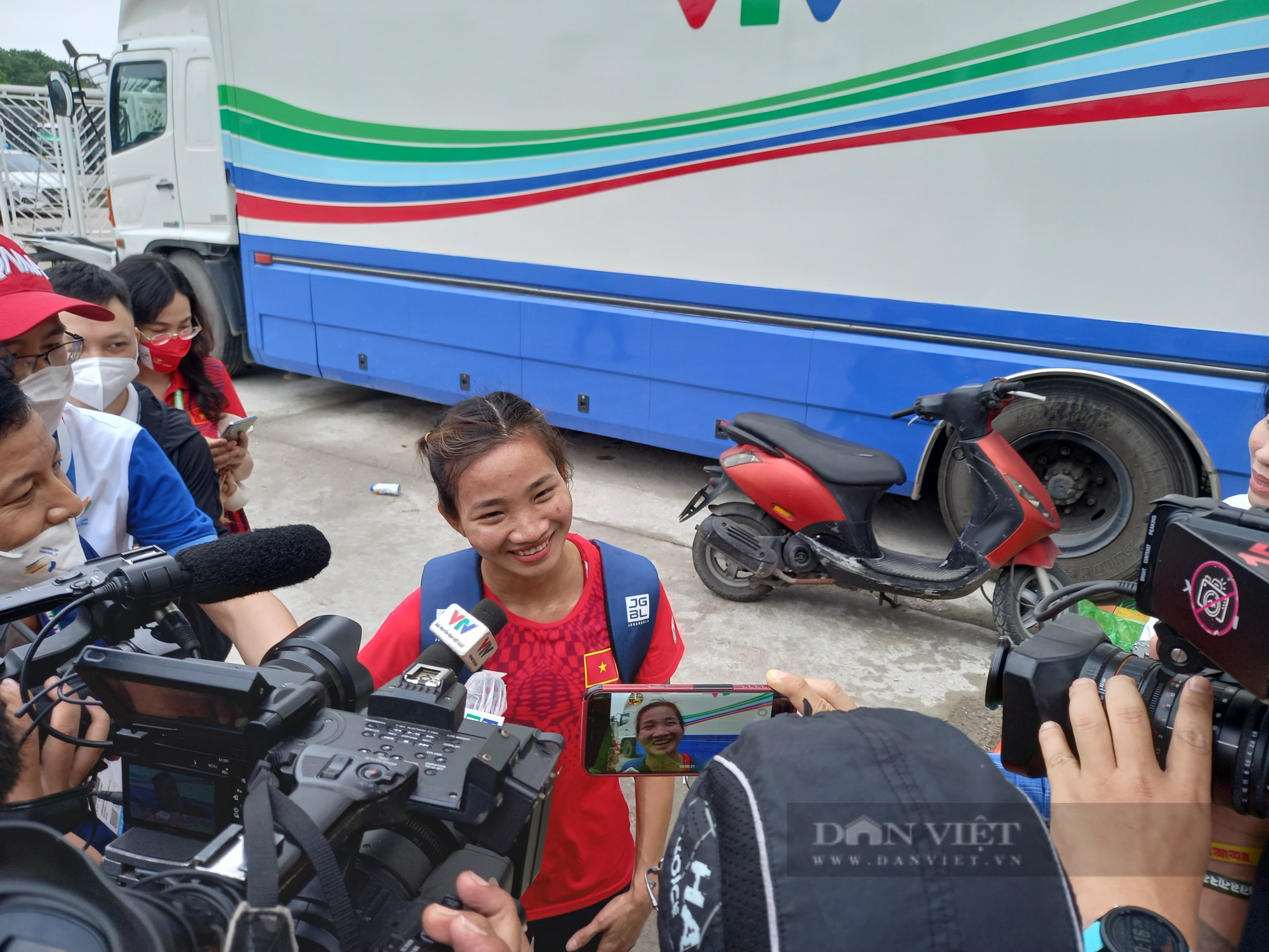 Nguyễn Thị Oanh tránh báo chí sau khi giành HCV SEA Games 31, vì sao? - Ảnh 3.