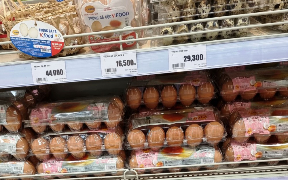 &quot;Rủ&quot; nhau tăng giá, từ trứng gà tới trứng vịt, trứng gà ta giá 4.000-4.400 đồng/quả ở miền Tây