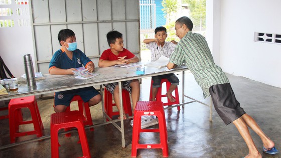 Anh Hai &quot;Chim Cánh cụt&quot; - Ảnh 1.