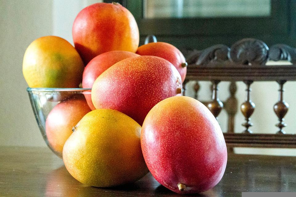 Telling you 4 tips to choose a delicious mango, you will know which fruit is delicious at a glance - Photo 1.