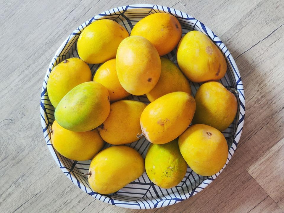 Telling you 4 tips to choose a delicious mango, you can tell at a glance which is delicious - Photo 2.