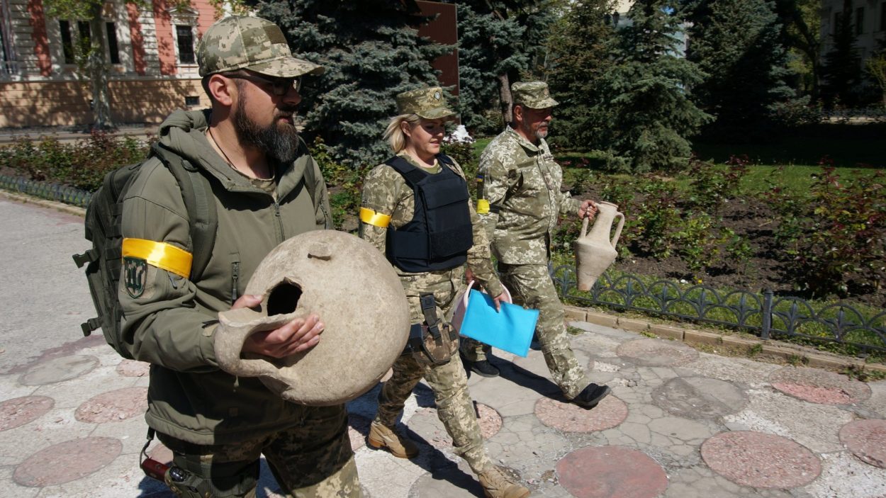 Nóng: Binh lính Ukraine vô tình phát hiện &quot;bảo vật không thể định giá&quot; khi đào chiến hào ở Odessa - Ảnh 2.