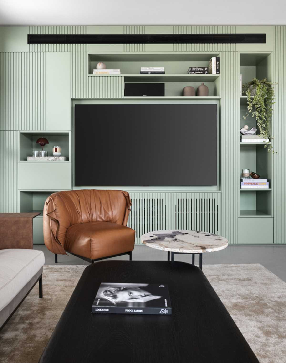 Nhà đẹp: Ấn tượng trang trí tường phòng khách treo TV màn hình phẳng - Ảnh 3.