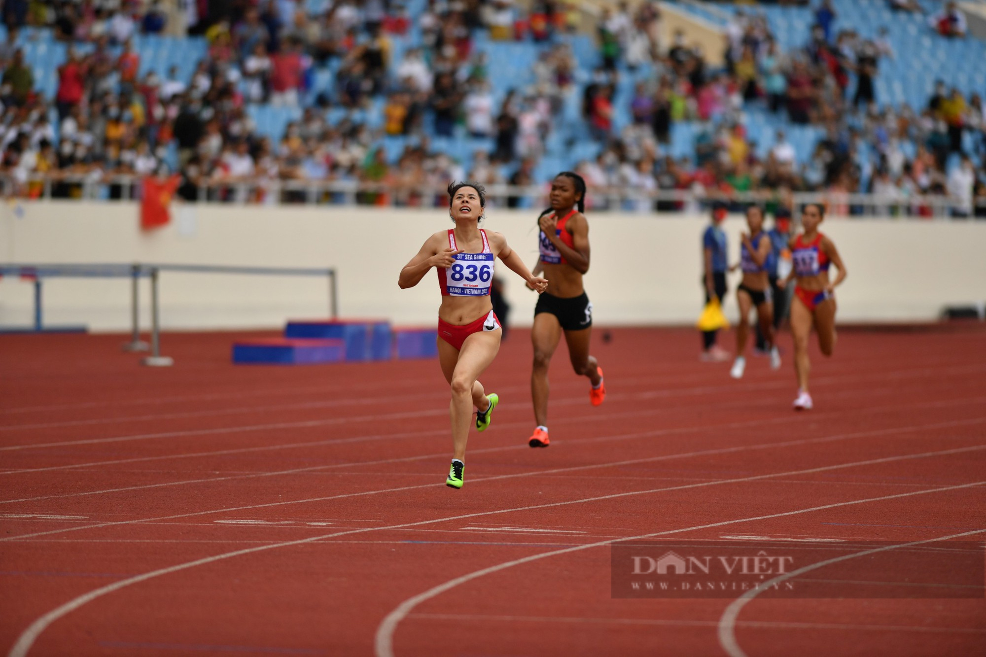 &quot;Nữ hoàng điền kinh&quot; Nguyễn Thị Huyền: 29 tuổi, lập kỷ lục giành 9 HCV SEA Games - Ảnh 1.