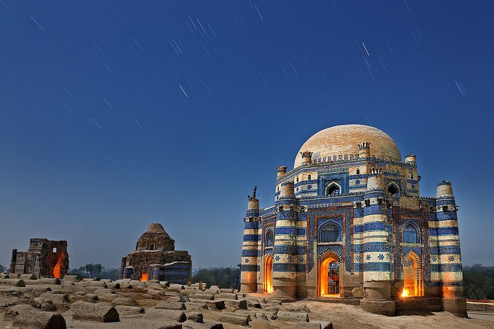 Surprised with the timeless beauty of Bibi Jawindi's Tomb - Photo 2.