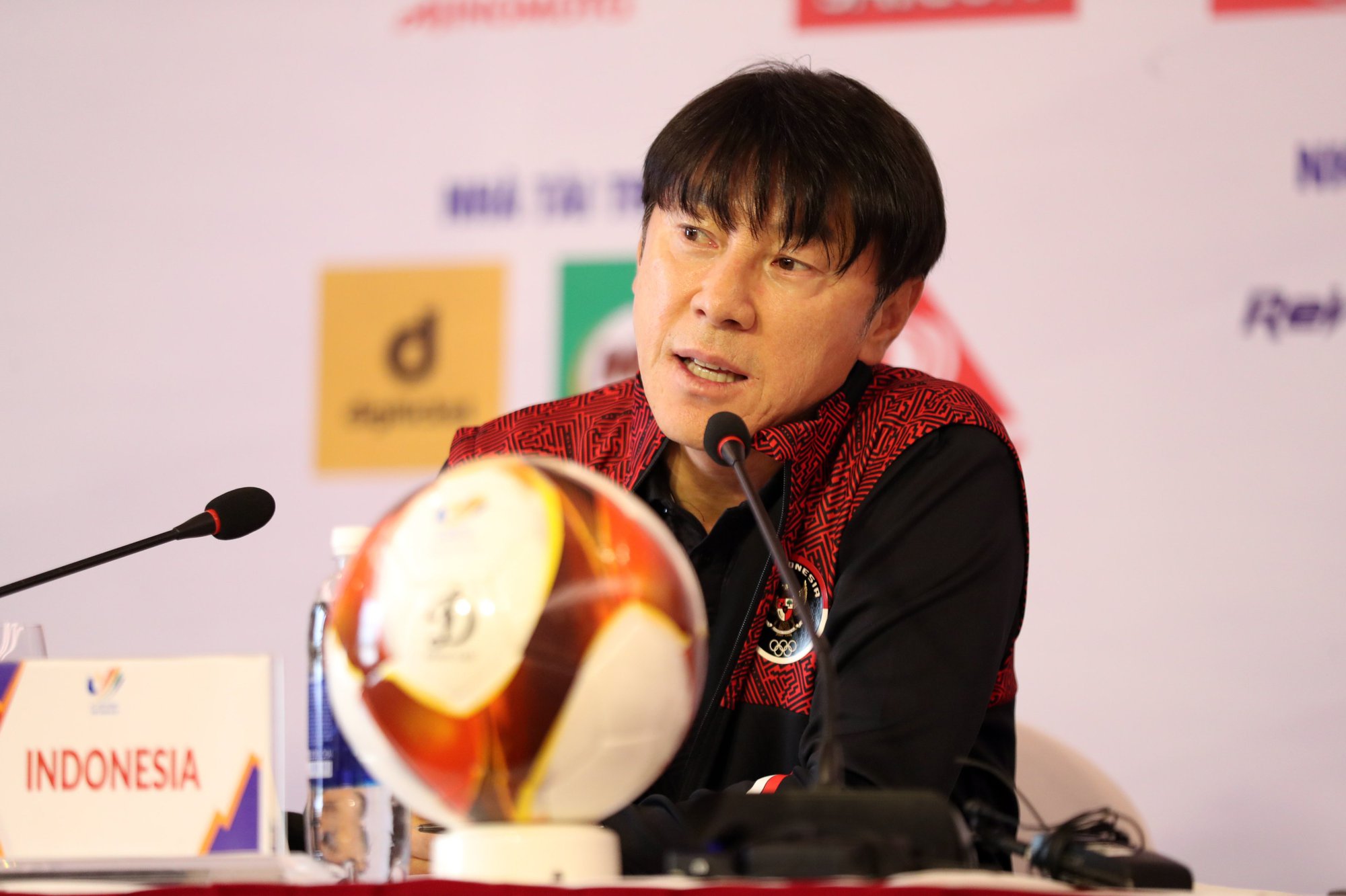Press conference with Indonesian coach Shin Tae-yong - Photo 1.