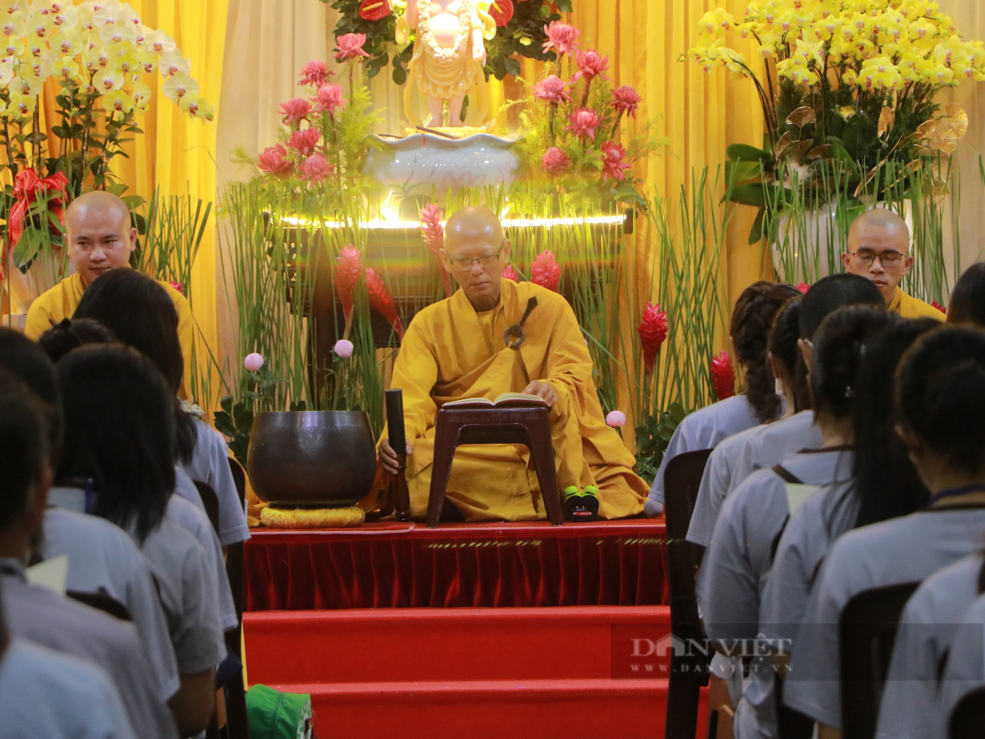 Đại Lễ Phật Đản dành cho giới trẻ tại chùa Giác Ngộ: Trải nghiệm cảm giác tu tập, thư giản sau giờ học - Ảnh 8.