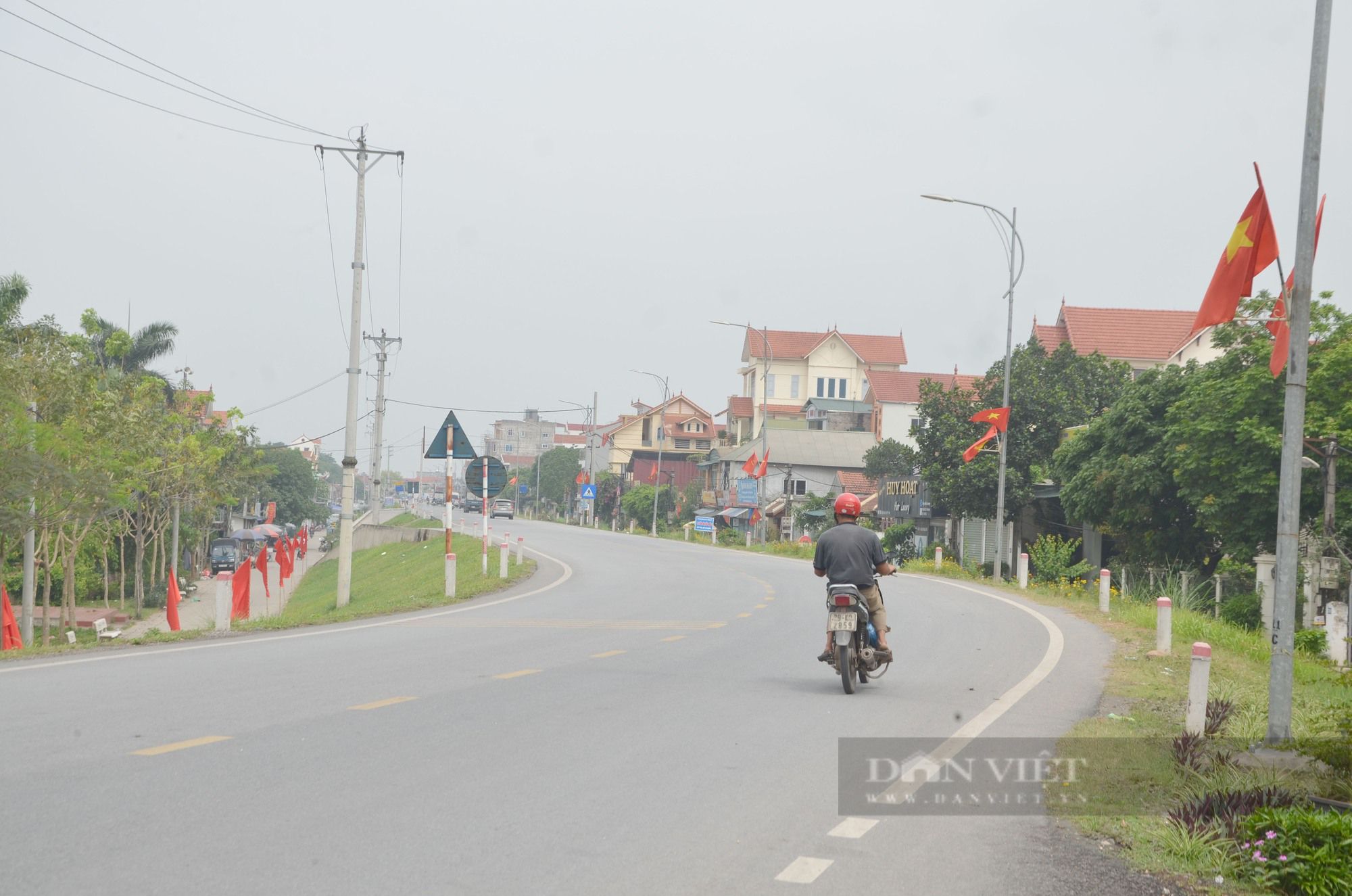 Hà Nội: Tuyến đê kiểu mẫu &quot;thay áo mới&quot; khiến ai cũng phải trầm trồ, ngợi khen  - Ảnh 3.