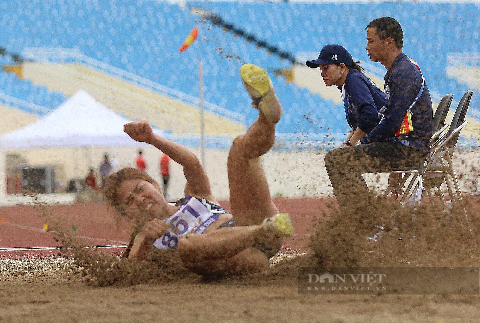 Hình ảnh Ngọc Hà vượt qua Thu Thảo 1 cm, giành HC vàng nhảy xa SEA Games 31 - Ảnh 5.