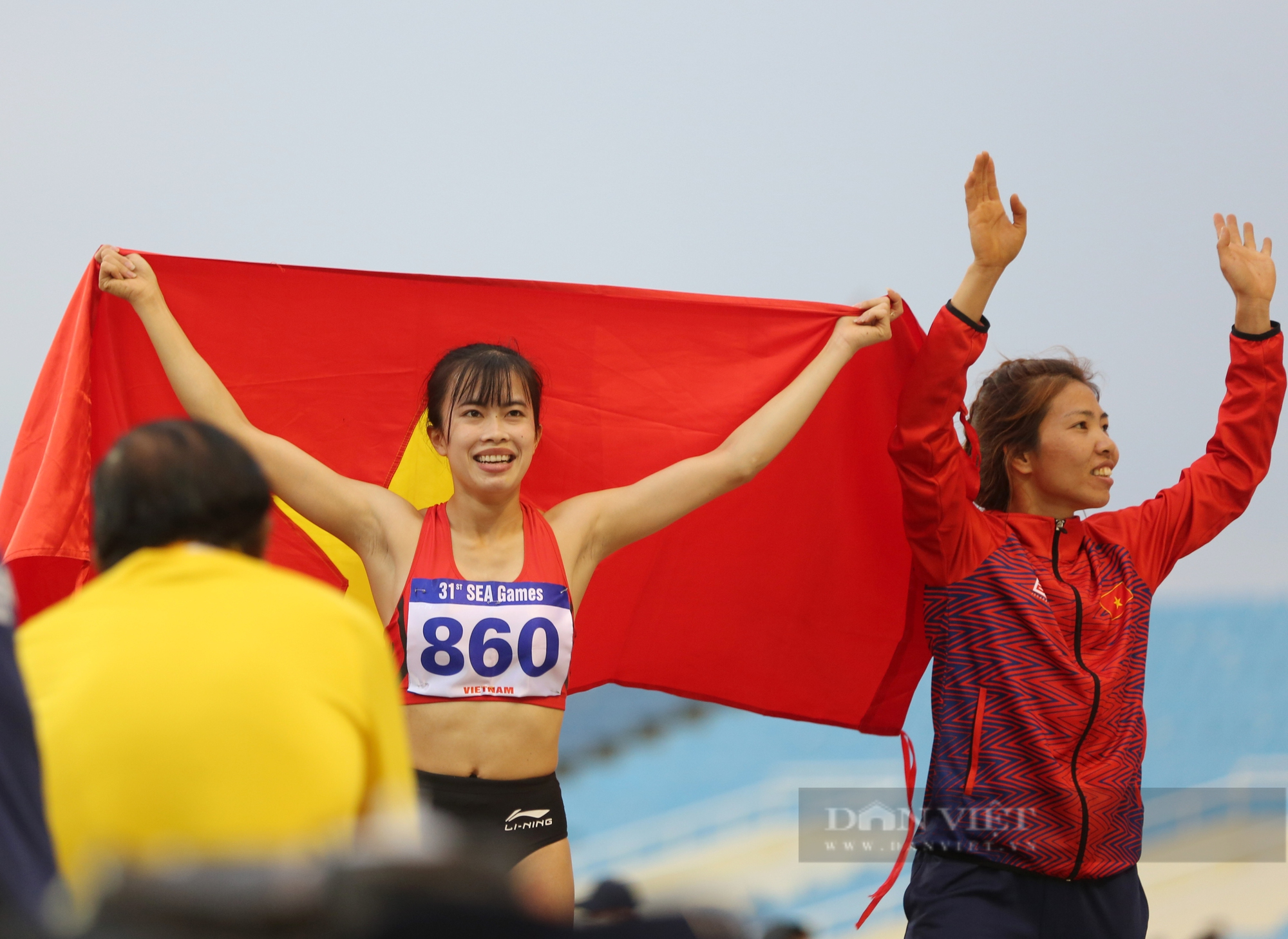 Hình ảnh Ngọc Hà vượt qua Thu Thảo 1 cm, giành HC vàng nhảy xa SEA Games 31 - Ảnh 8.