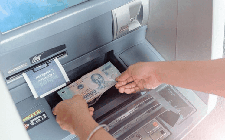 Công an tìm người bỏ quên 10 triệu đồng ở cây ATM