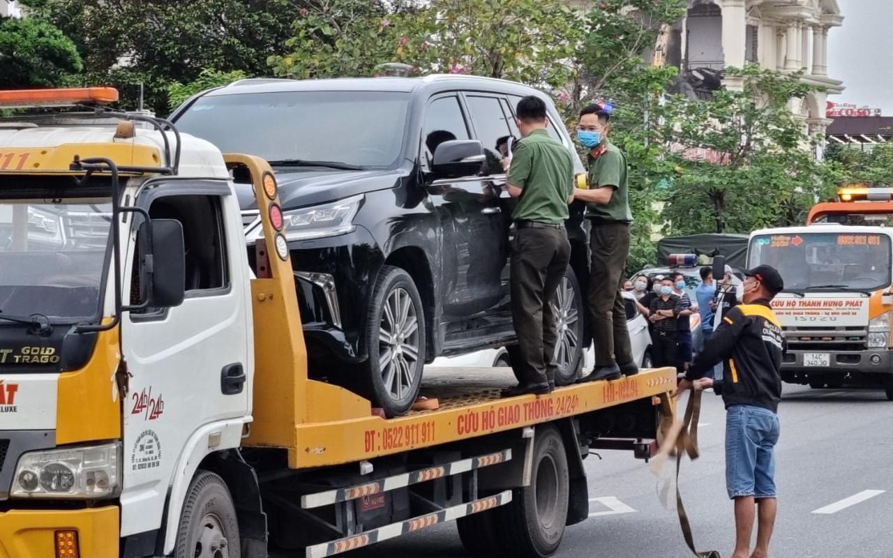 Details of the car of the former President of Ha Long City who have just been arrested, how much is it worth?