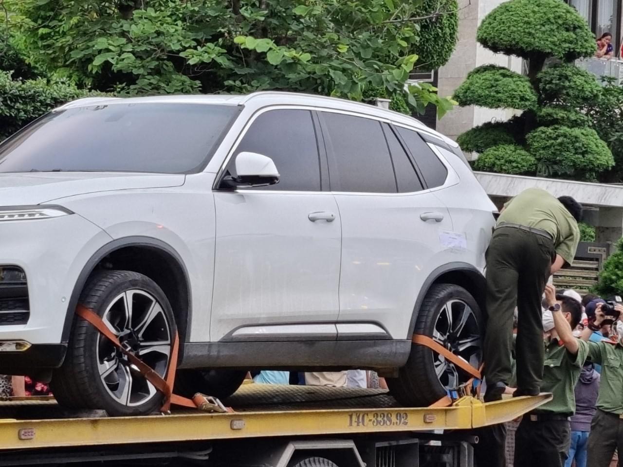 Details of the car of the former Chairman of Ha Long City People's Committee, how much is it worth?  - Photo 4.