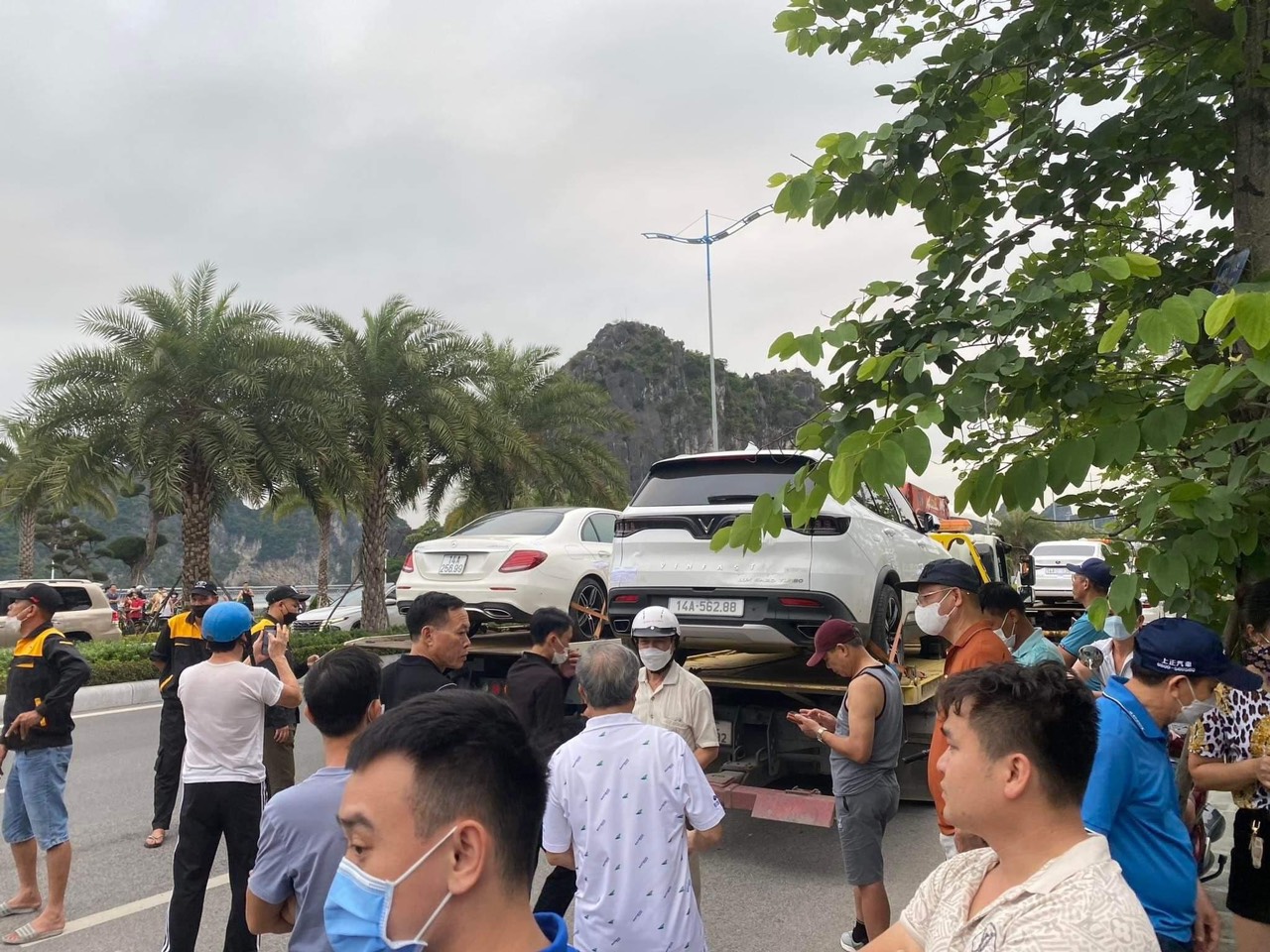 Details of the car of the former Chairman of Ha Long City People's Committee, how much is it worth?  - Photo 3.