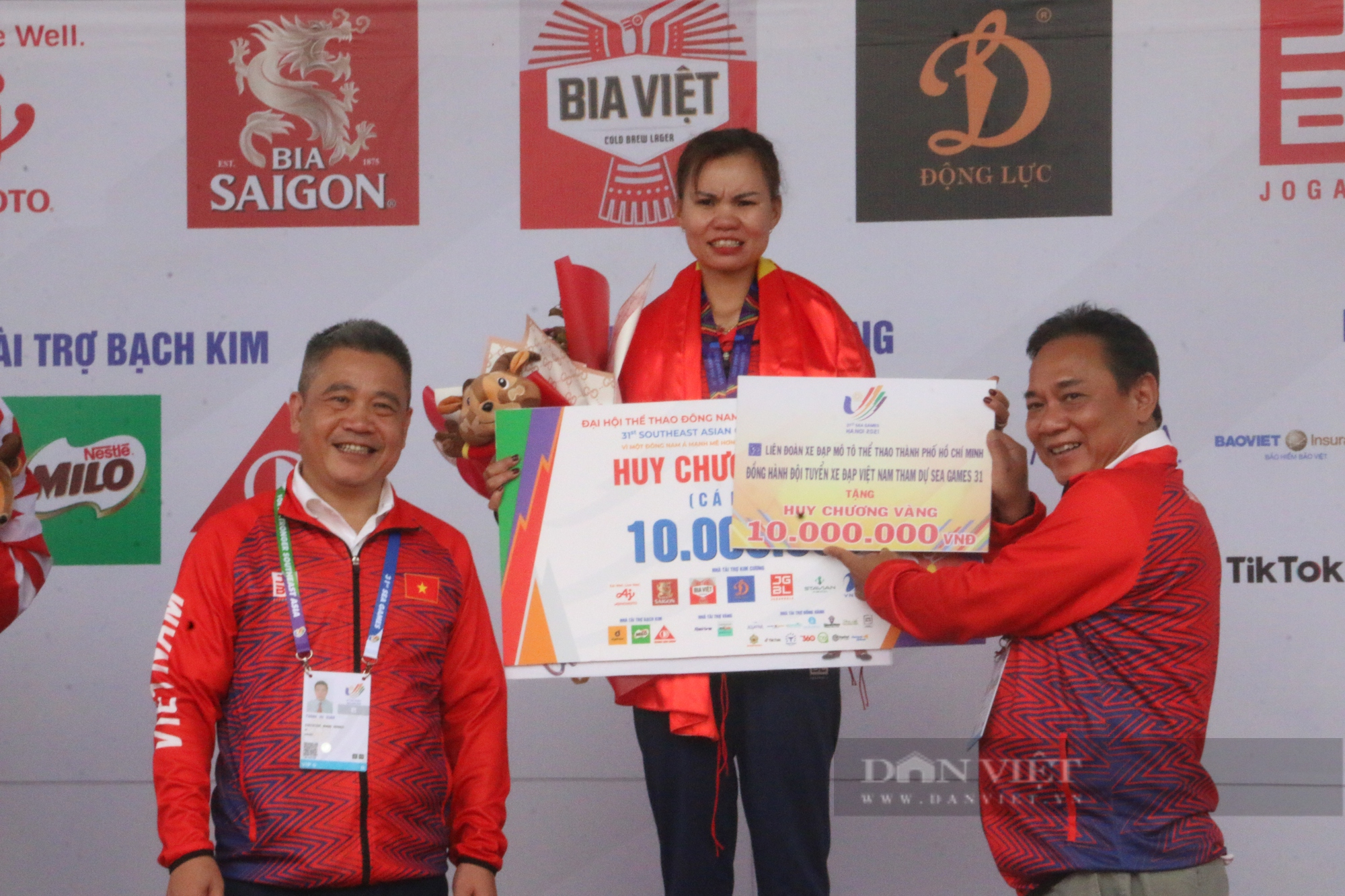 SEA GAMES 31: VĐV dân tộc Mường “rinh” huy chương vàng đua xe đạp địa hình - Ảnh 2.