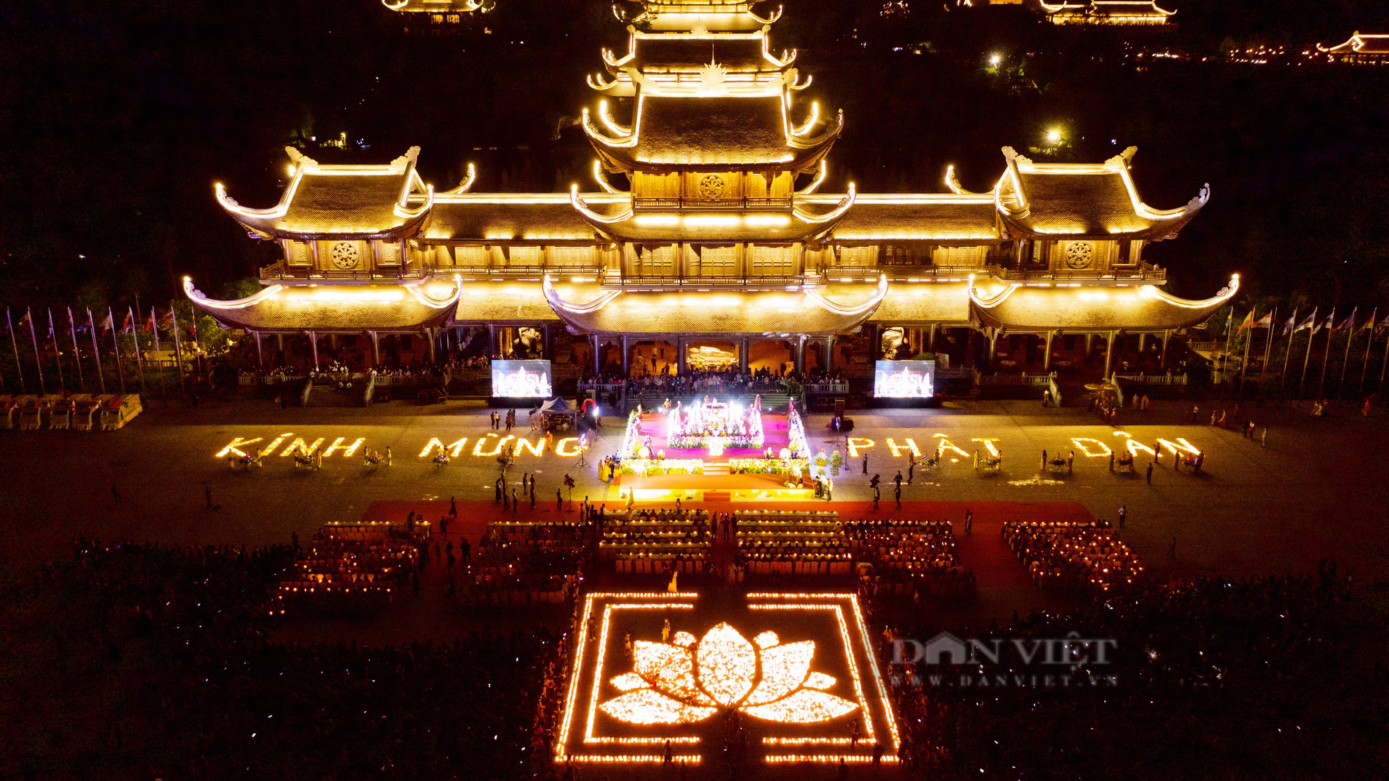 Hàng nghìn Phật tử đội mưa mừng đại lễ Phật Đản ở chùa Tam Chúc - Ảnh 1.