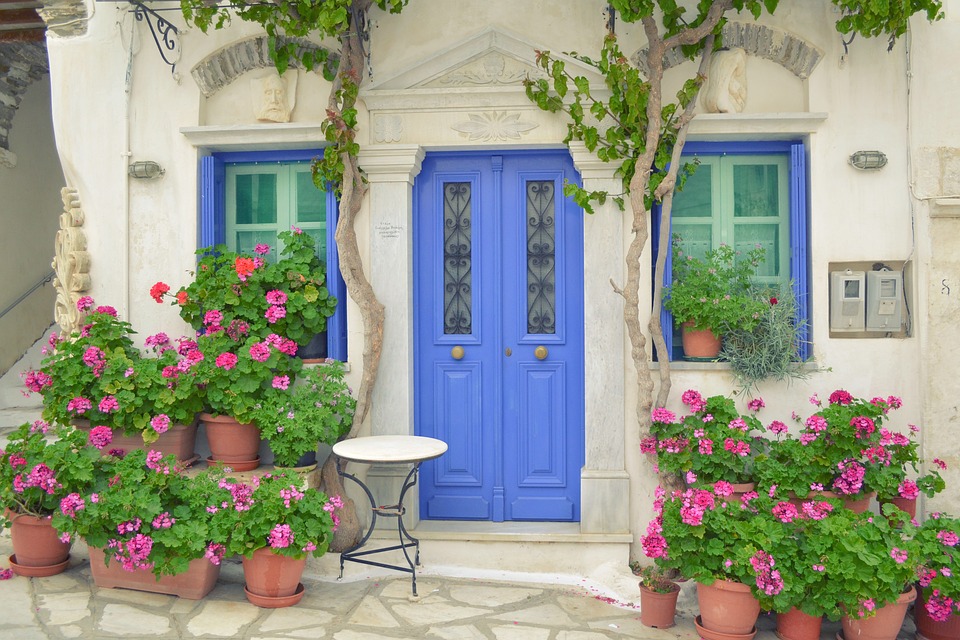 The ancients taught to plant big trees in front of the house, the family religion plummeted: Put these 4 things in front of the door to attract luck - Photo 3.