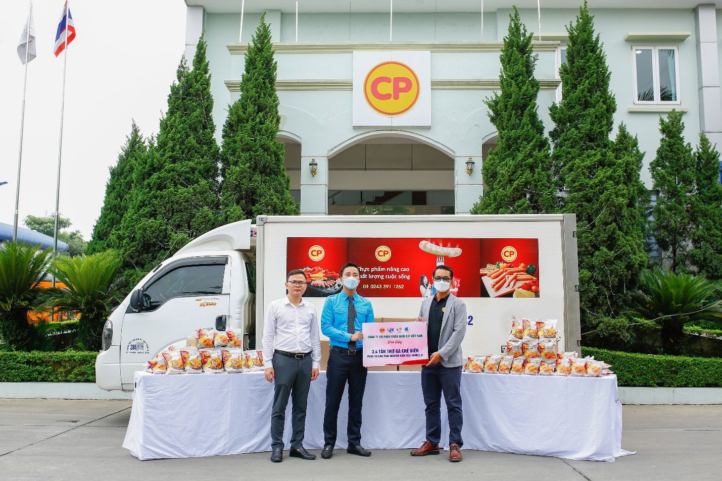 C.P. Việt Nam đồng hành hỗ trợ thực phẩm cho các tình nguyện viên tại Sea Games 31 - Ảnh 1.