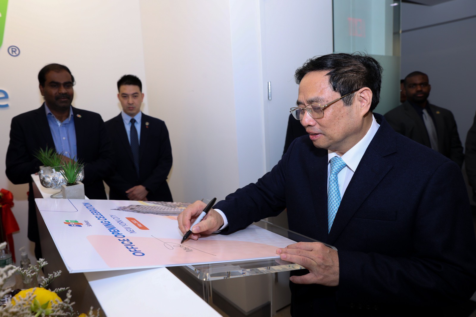 Prime Minister Pham Minh Chinh attended the opening ceremony of FPT Software's office in New York, USA - Photo 2.