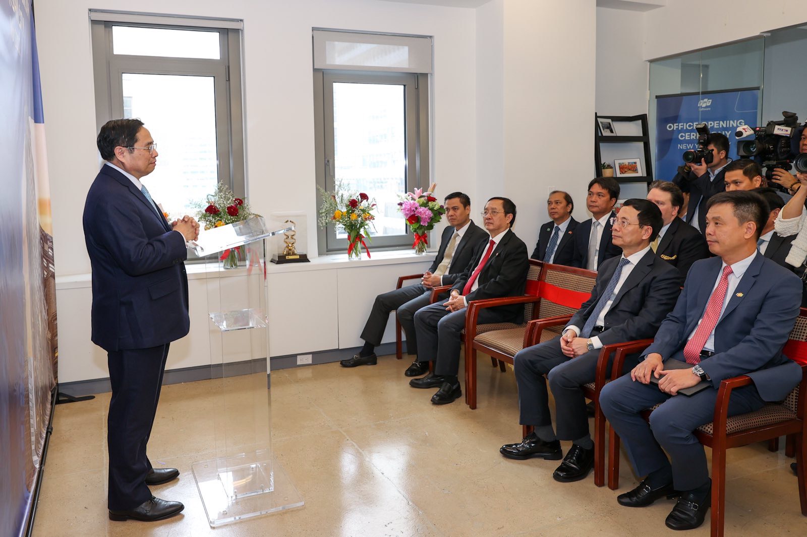 Prime Minister Pham Minh Chinh attended the opening ceremony of FPT Software Office in New York, USA - Photo 3.