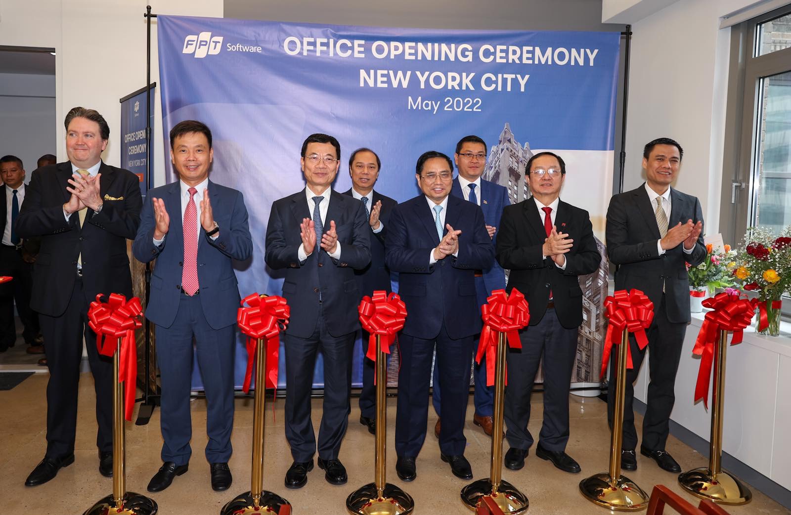 Prime Minister Pham Minh Chinh attended the opening ceremony of FPT Software Office in New York, USA - Photo 1.