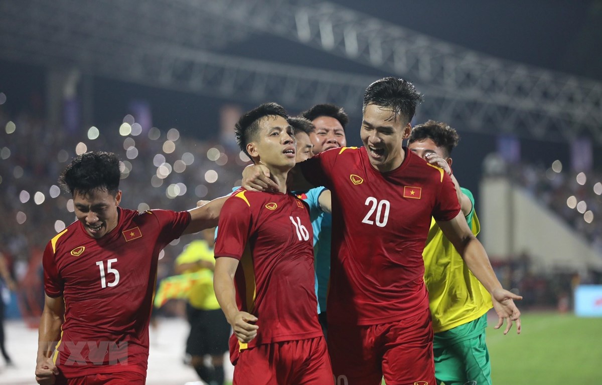 Tin sáng (17/5): U23 Malaysia khiến phe vé tại sân Việt Trì &quot;méo mặt&quot; - Ảnh 1.