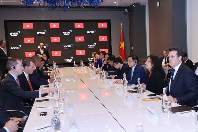 Thủ tướng thăm NYSE, chứng kiến trao đổi văn bản hợp tác hỗ trợ Việt Nam nâng hạng thị trường - Ảnh 2.