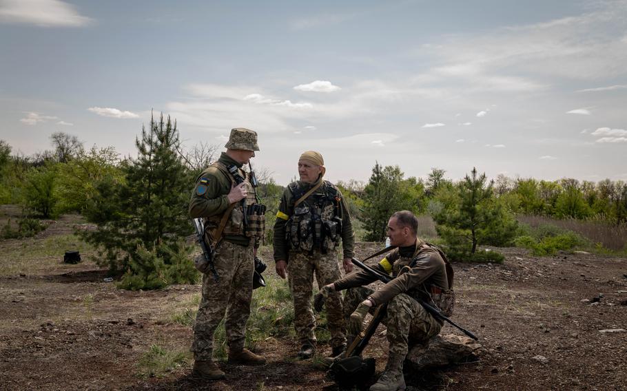 Trận chiến Donbass: Quân đội Nga và Ukraine quyết liệt giằng co tại những ngôi làng 'ma' ở chiến tuyến - Ảnh 4.