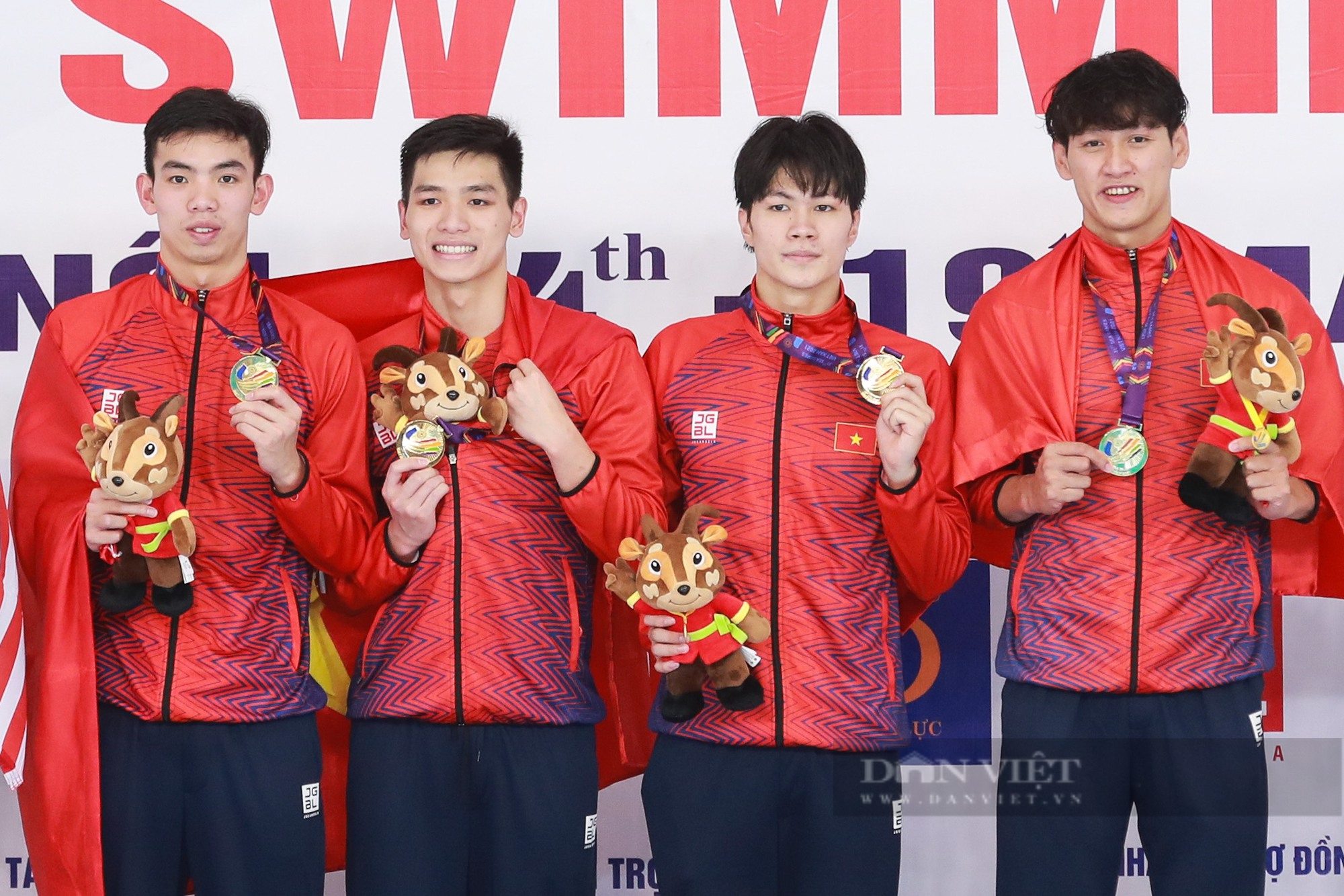 Hình ảnh đội bơi Việt Nam đoạt HC vàng, phá kỷ lục SEA Games hơn một phút - Ảnh 12.