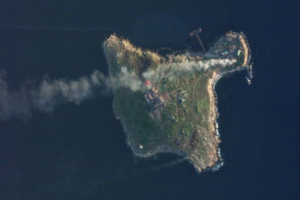Nga tuyên bố bắn rơi chiến đấu cơ Ukraine định đột kích vào Đảo Rắn - Ảnh 1.